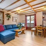 Апартаменты Ski-in And Out Mountain View Escape - La Reine Blanche
